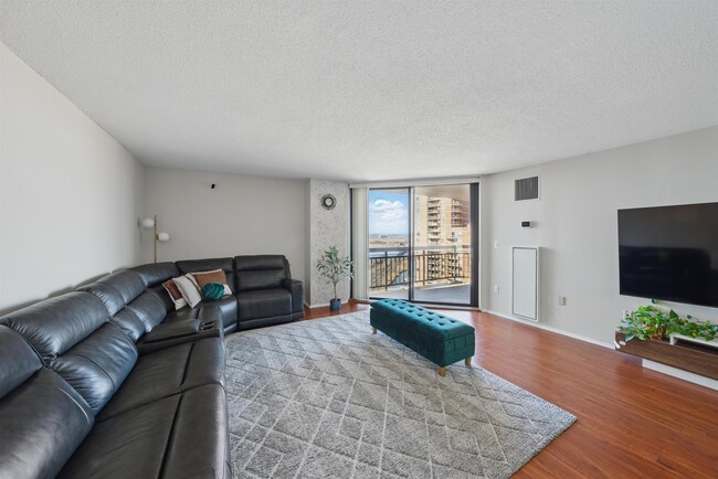 Building Photo - 1508 Harmon Cove Tower