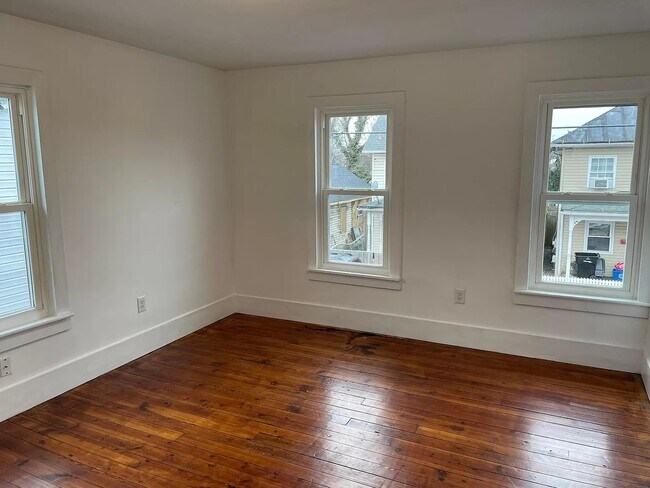 Building Photo - 318 Highland Ave