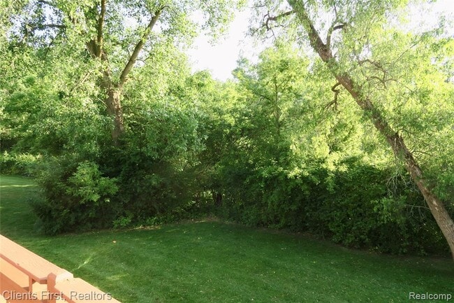 Building Photo - 7233 Oakwood Dr