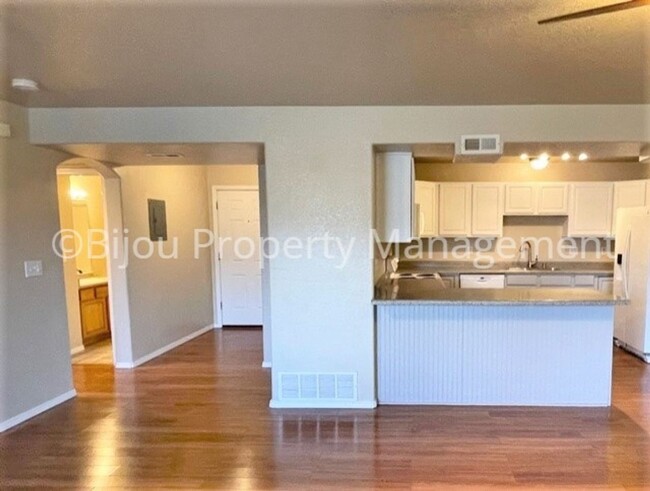 Building Photo - 6735 Delmonico Dr