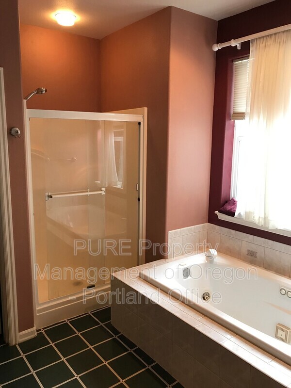 Building Photo - 18031 Chickaree Dr