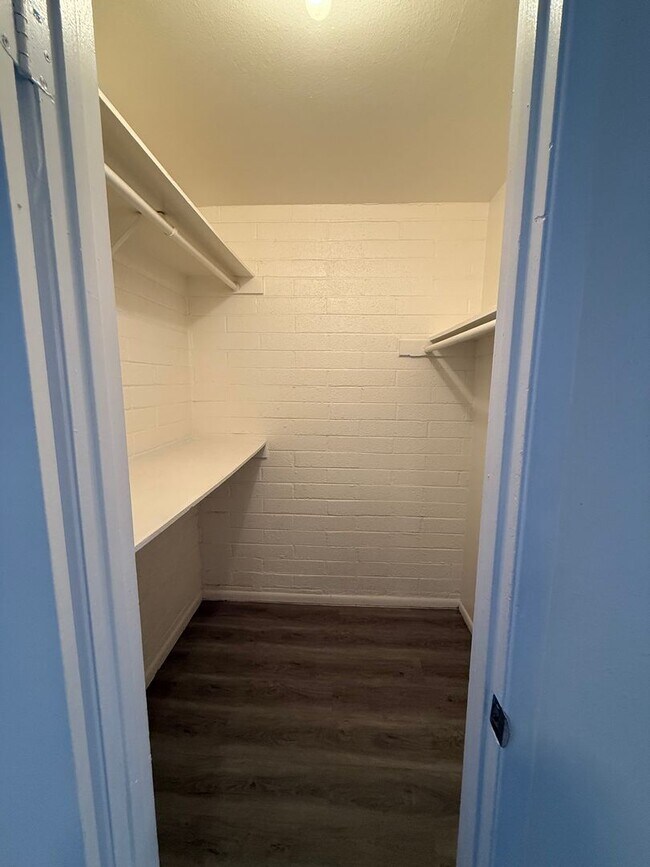 Building Photo - 299.00 move in special