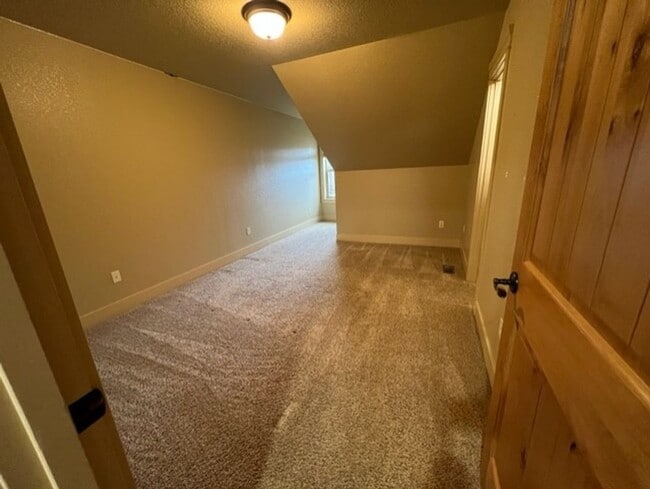 Building Photo - Craftsman home with many upgrades & RV Parking