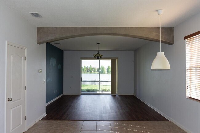 Building Photo - 2504 Ladoga Dr