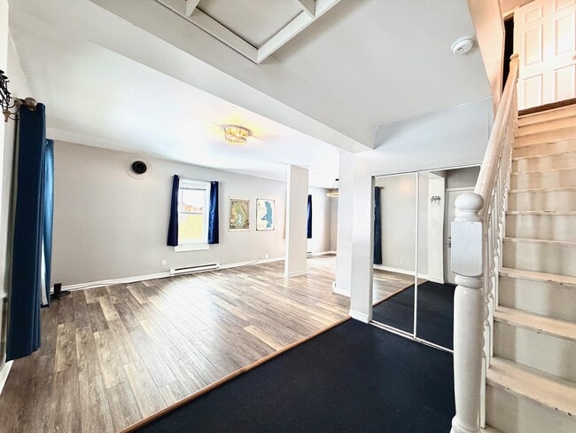 Building Photo - 924 Electric Ave