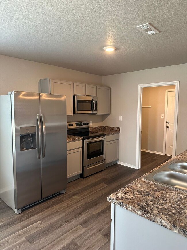 Building Photo - Now Pre-Leasing! | Discover This Charming 3-Bedroom, 2-Bath Home in Cypress Bend