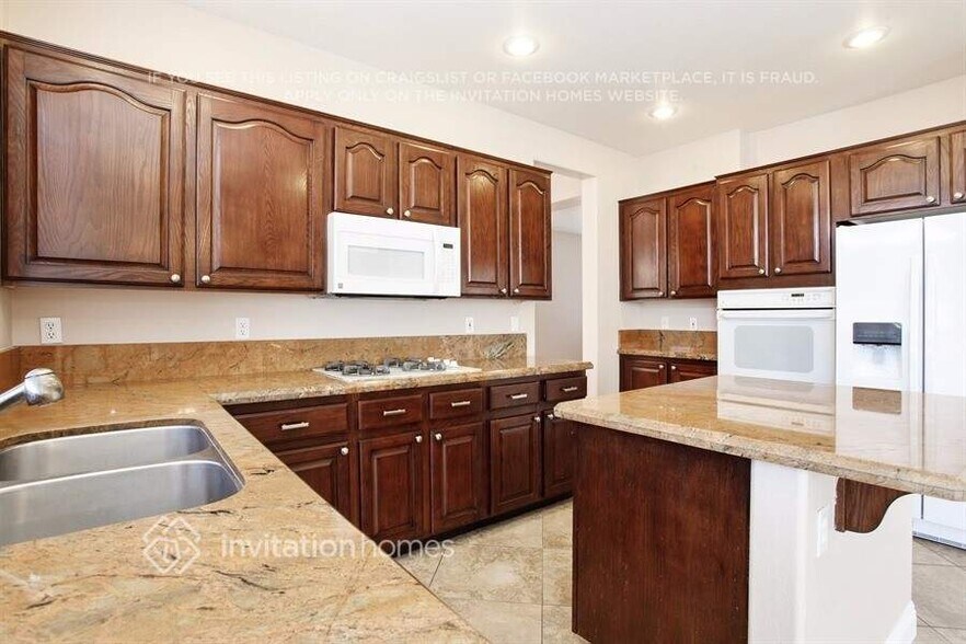 Building Photo - 592 Kavanagh Pl
