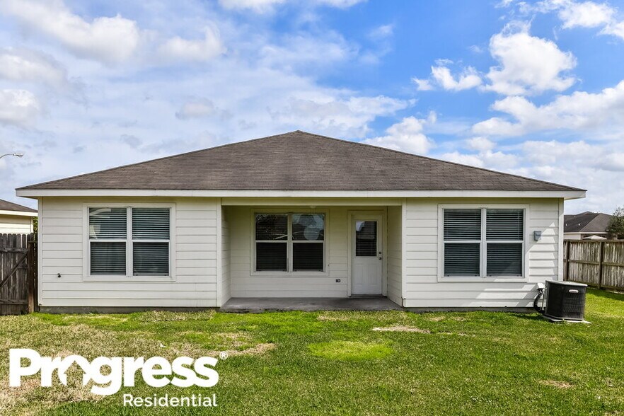 Building Photo - 29006 Red River Loop