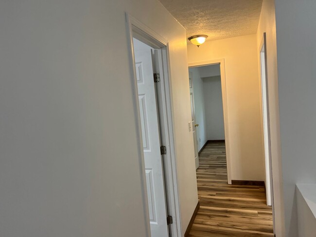 Building Photo - 4 Bedroom, 1.5 Bathroom Duplex on Blooming...