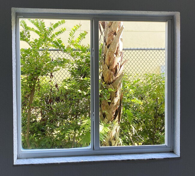 Building Photo - 2660 NE 8th Ave