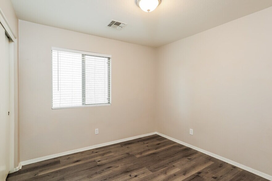 Building Photo - 5713 S 34th Ave