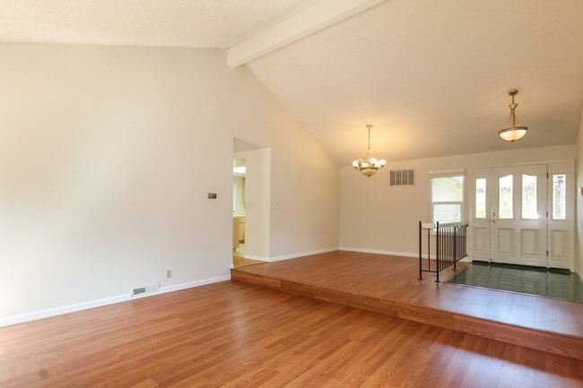 Building Photo - 3 bedroom Home on a corner Lot