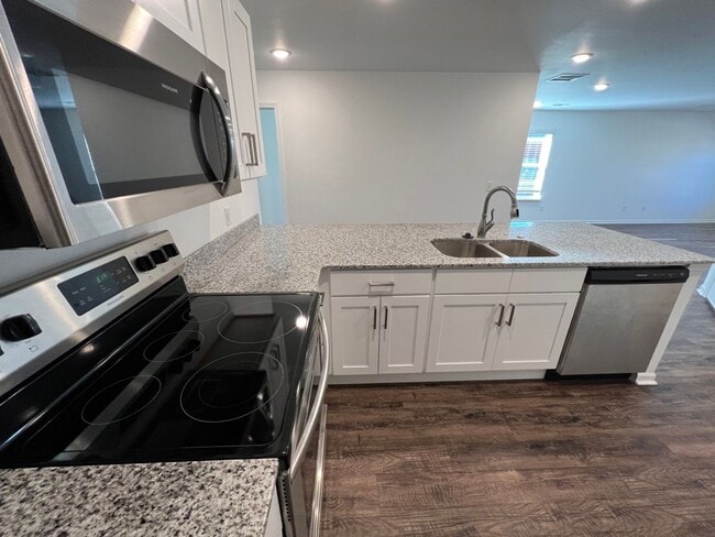 Building Photo - New 3 Bedroom Townhome ($999 Per Month)