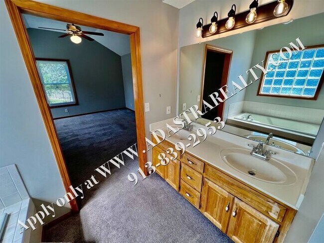 Building Photo - Updated 4 Bed 2.5 Bath in Olathe-Available...