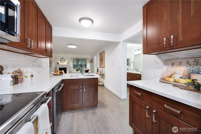 Building Photo - 2Bd/1.75Ba Kirkland Condo