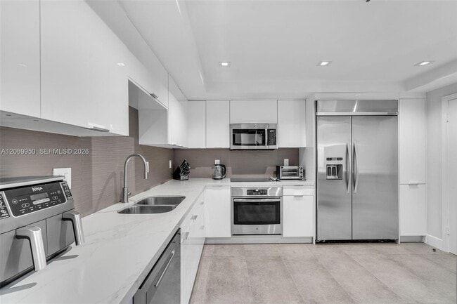 Building Photo - 251 Crandon Blvd