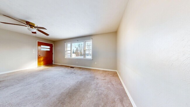 Building Photo - 116-118 Grasmere Ave