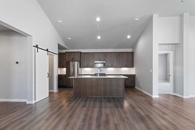 Building Photo - 6931 Dubuis Dr