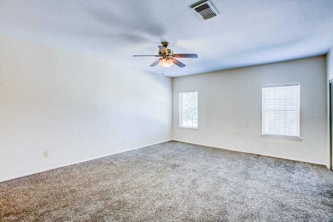 Building Photo - 2 br, 2.5 bath Townhome - 17423 Red Oak Dr...