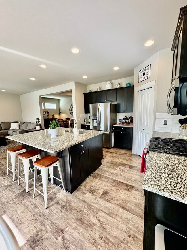 Building Photo - 4 Bedroom Home in Family friendly Cul-de-sac in Maple Valley