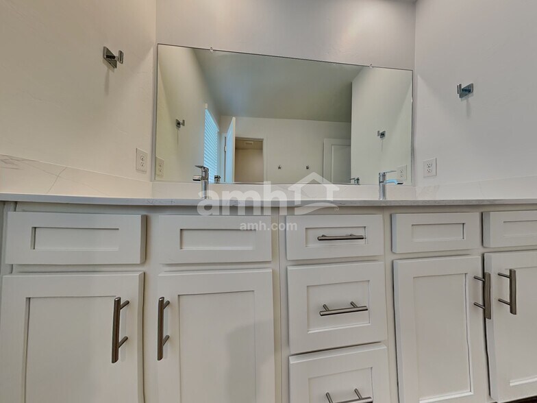 Building Photo - 9567 E Harkes Dr