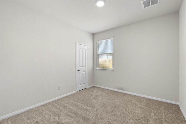 Building Photo - 381 Evergreen Sumac Lp