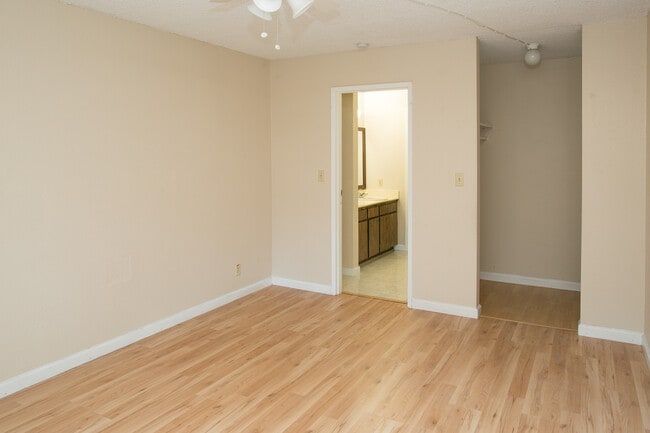 Building Photo - 377 Mandarin Dr