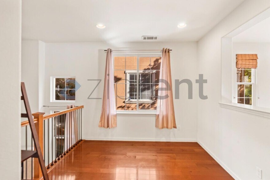 Building Photo - Unit