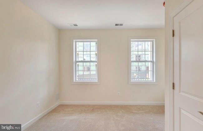 Building Photo - 1064 Old Trail Dr