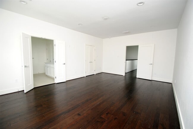 Building Photo - 7707 Jack Oak Ave