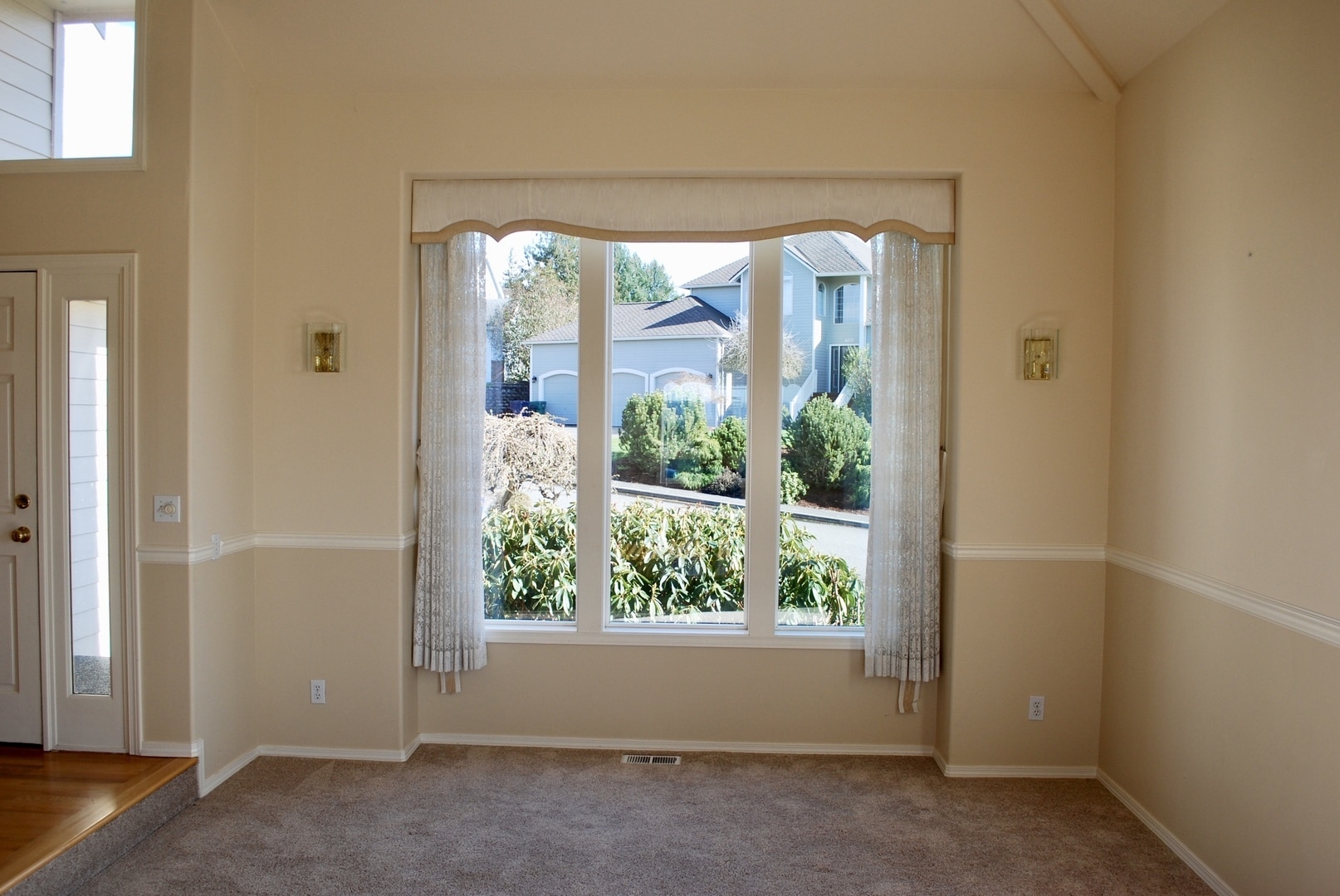 Building Photo - Beautiful views at this Marysville home