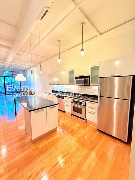 Primary Photo - 100 N Center St