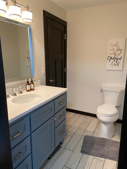 Master bathroom, hallway access - 224 4th St NW