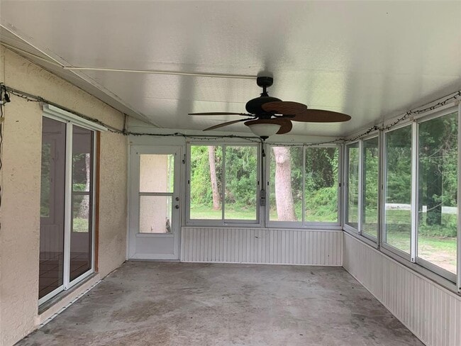 Building Photo - 18356 Robinson Ave