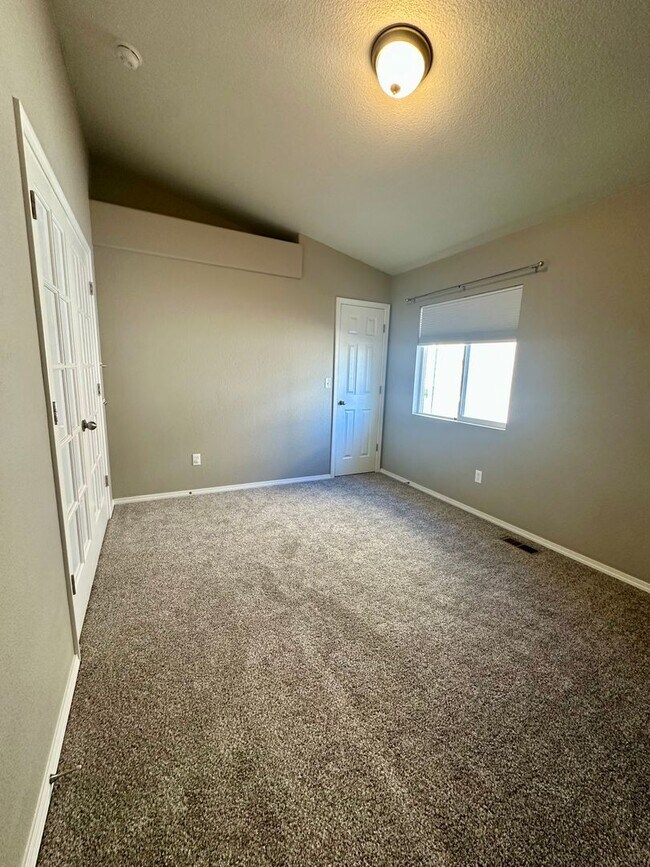 Building Photo - BEAUTIFUL 4BD HOME in MESA RIDGE with MOUN...