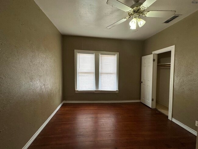 Building Photo - 2012 Monroe St