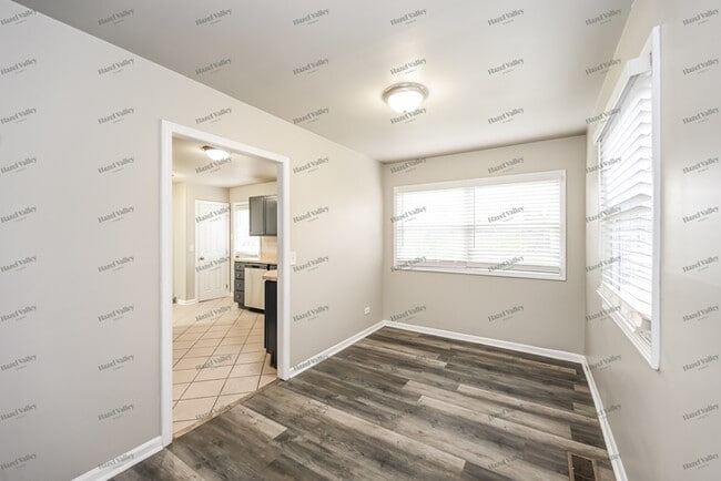 Building Photo - 302 Fulton Ln