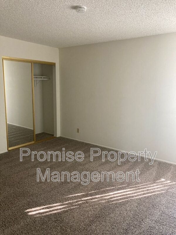 Building Photo - 1744 Calle Platico