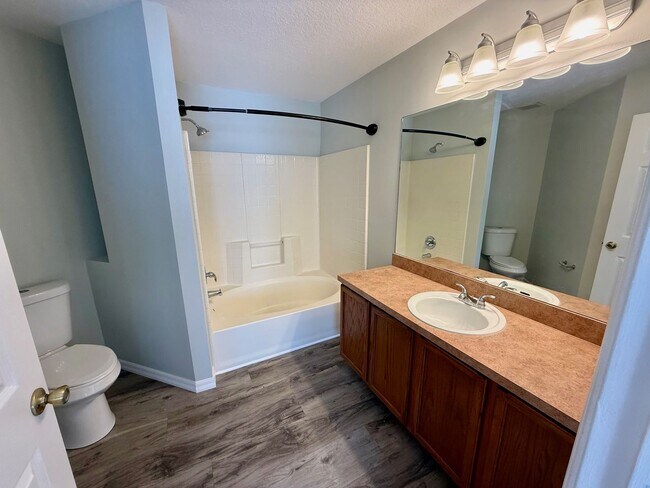 Building Photo - 3/2 Spacious Saint Cloud Home with fenced ...