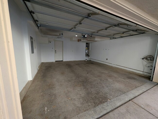 Building Photo - 827 Harmony Pl