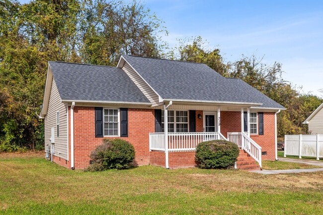 Building Photo - SW - Like New Home! Newer SS Appliances & Cabinets, Ceiling Fans, Blinds, Front Porch and Deck. M...