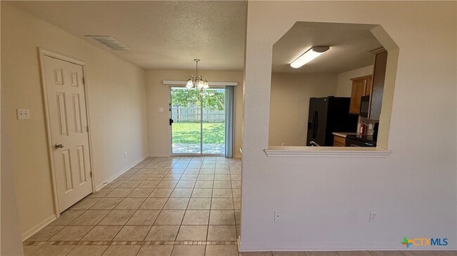 Building Photo - 2400 Price Dr