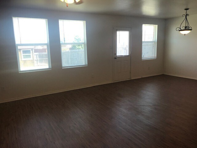Building Photo - 1045 Cavern Dr