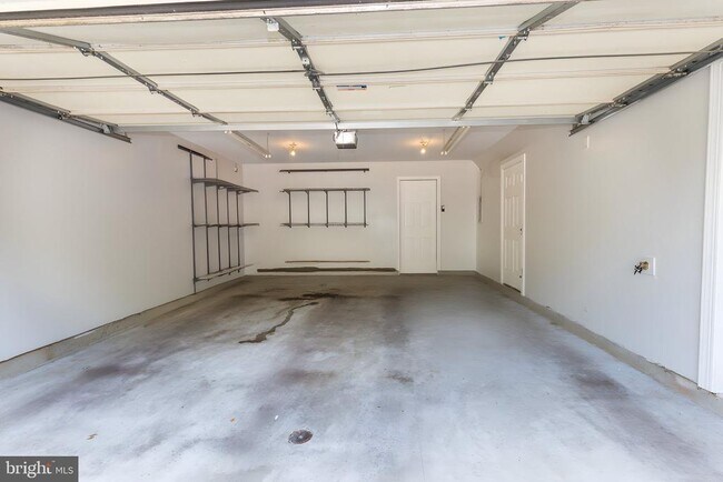 Building Photo - 3826 Elmwood Towne Way