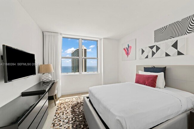 Building Photo - 4010 S Ocean Dr