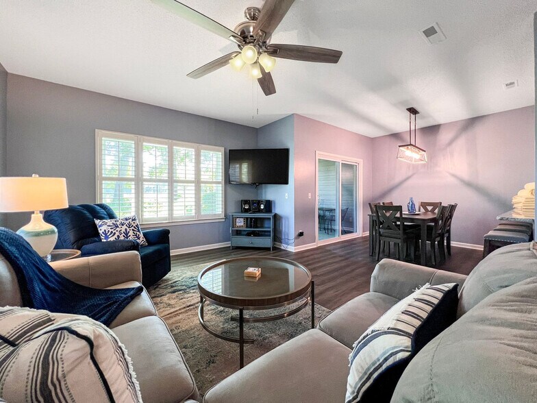 Primary Photo - 820 Castleford Cir