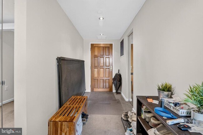 Building Photo - 1530 Key Blvd