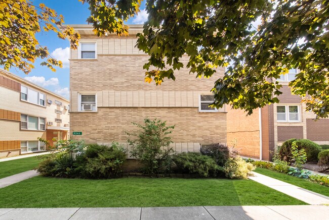 Building Photo - 2245 Des Plaines Ave