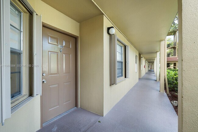 Building Photo - 1351 SW 125th Ave