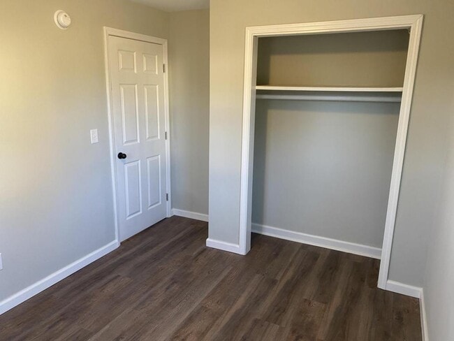 Building Photo - 115 Dogwood
